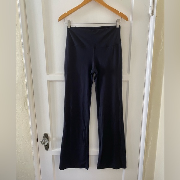 CRZ Yoga Butterluxe High Waist Flare Pocket Leggings 32”, Black, size Small - Picture 6 of 10